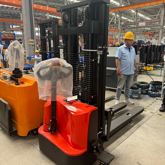 1.3-1.4 Ton Electric Walk-Behind Reach Truck
